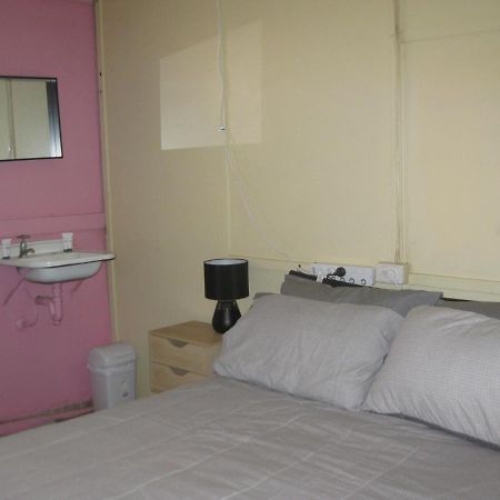 Australian Hotel Winton Budget Hotel Accommodation Exterior photo