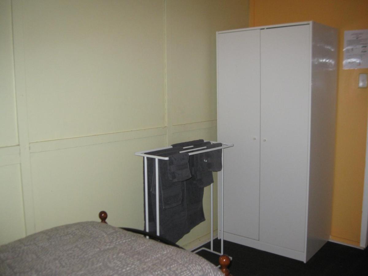 Australian Hotel Winton Budget Hotel Accommodation Exterior photo