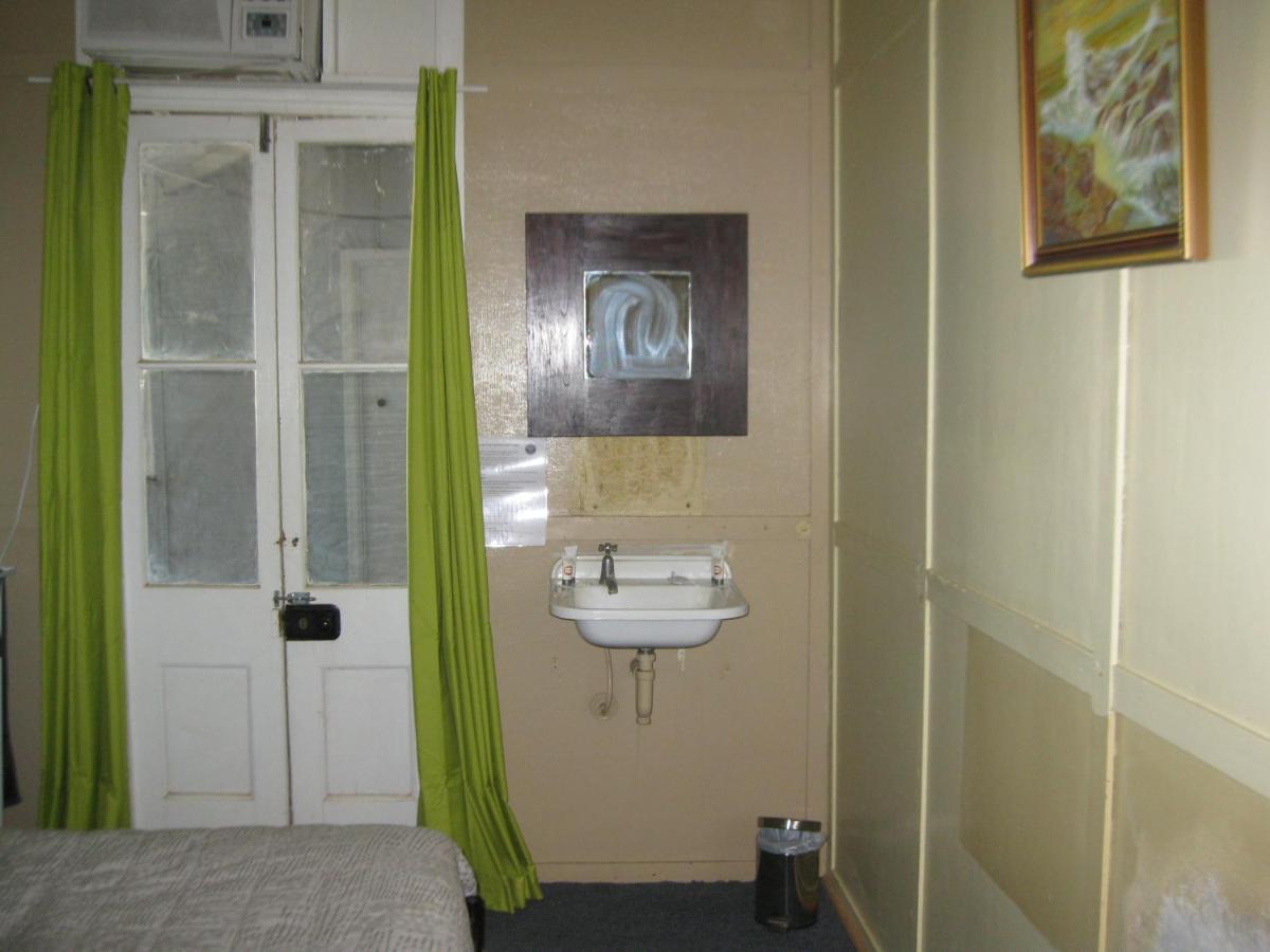 Australian Hotel Winton Budget Hotel Accommodation Exterior photo