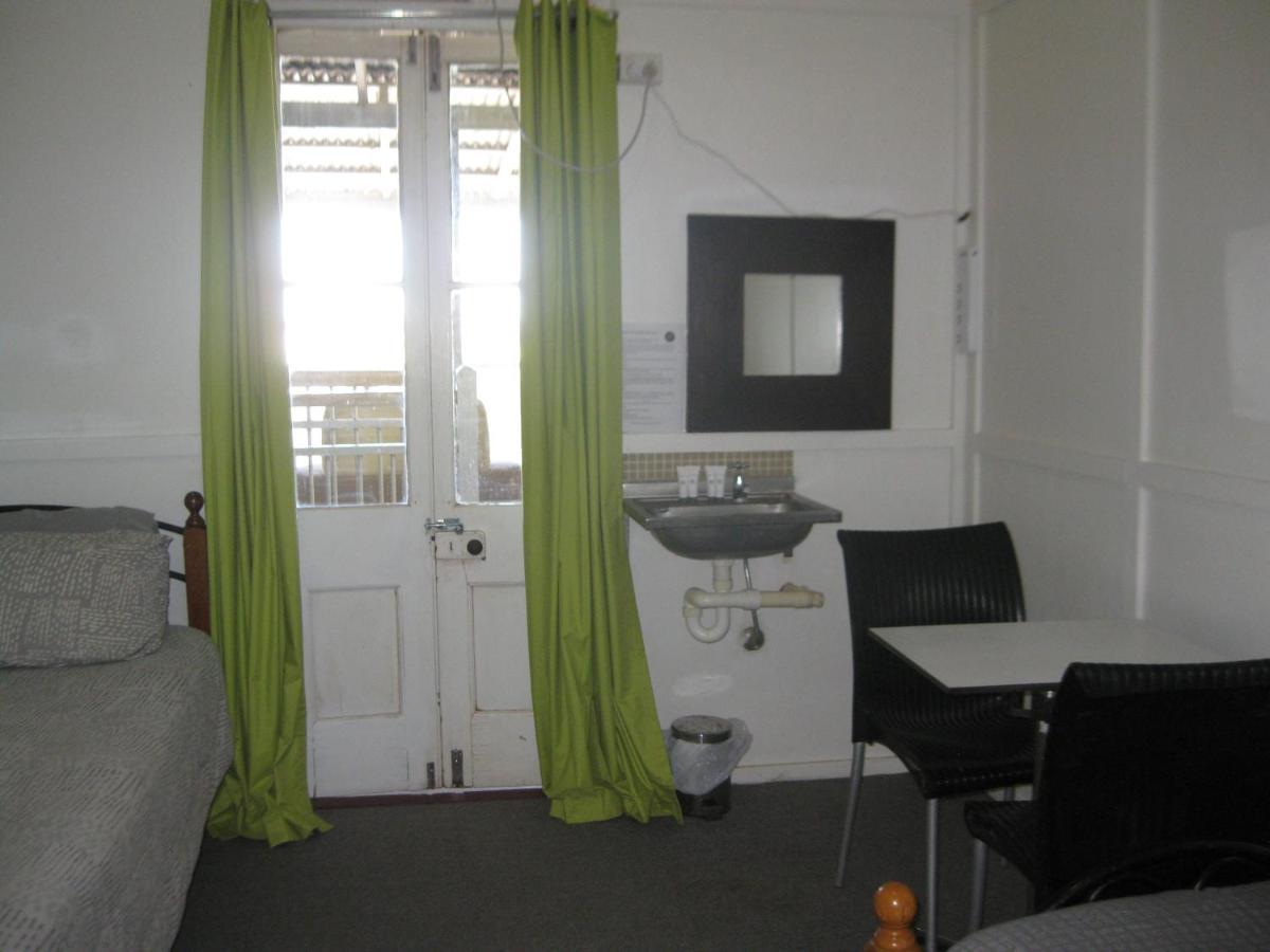 Australian Hotel Winton Budget Hotel Accommodation Exterior photo