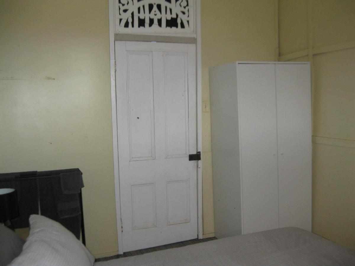 Australian Hotel Winton Budget Hotel Accommodation Exterior photo